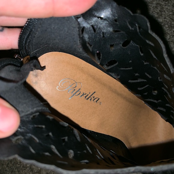 Paprika Women’s Flower Design Ankle CoverIng Heels - Picture 2 of 8